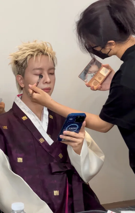 Makeup nam / concept biểu diễn trong hồ sơ năng lực của Trúc Trăm
