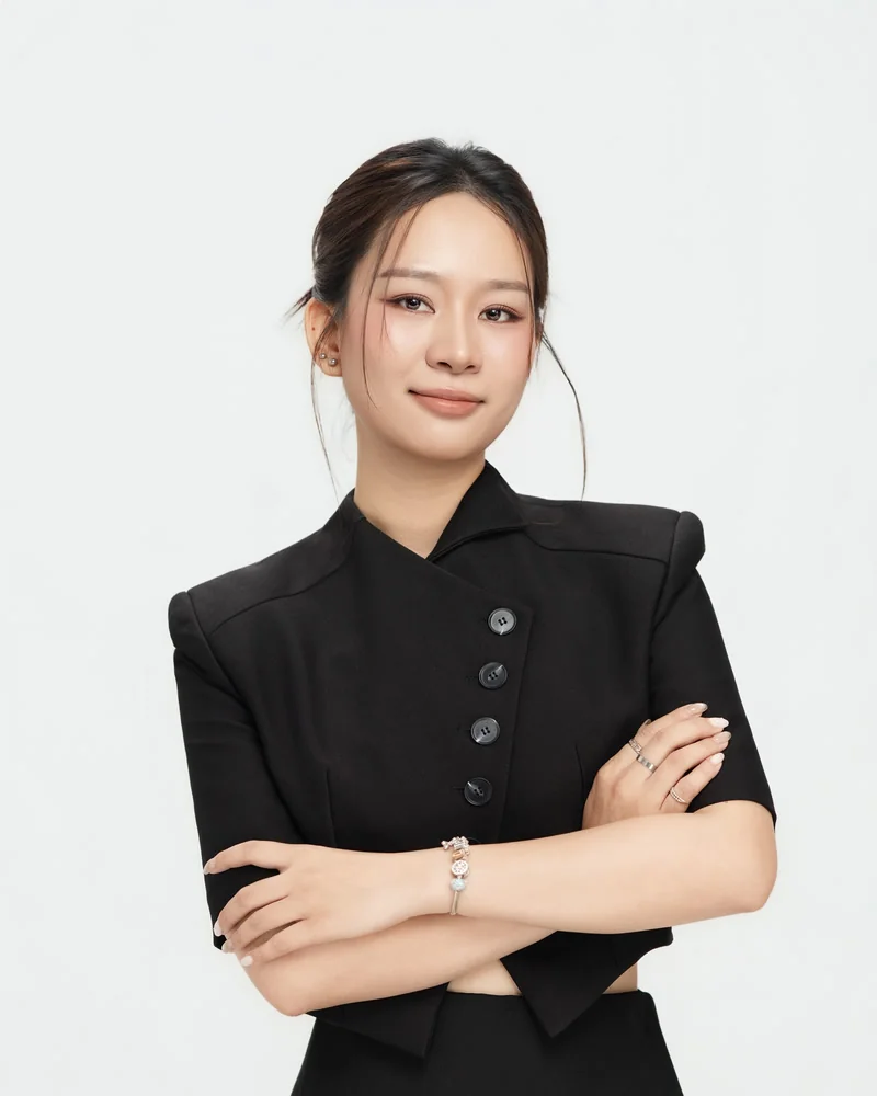 Tâm Phạm — Senior Makeup Artist & Personal Makeup Instructor