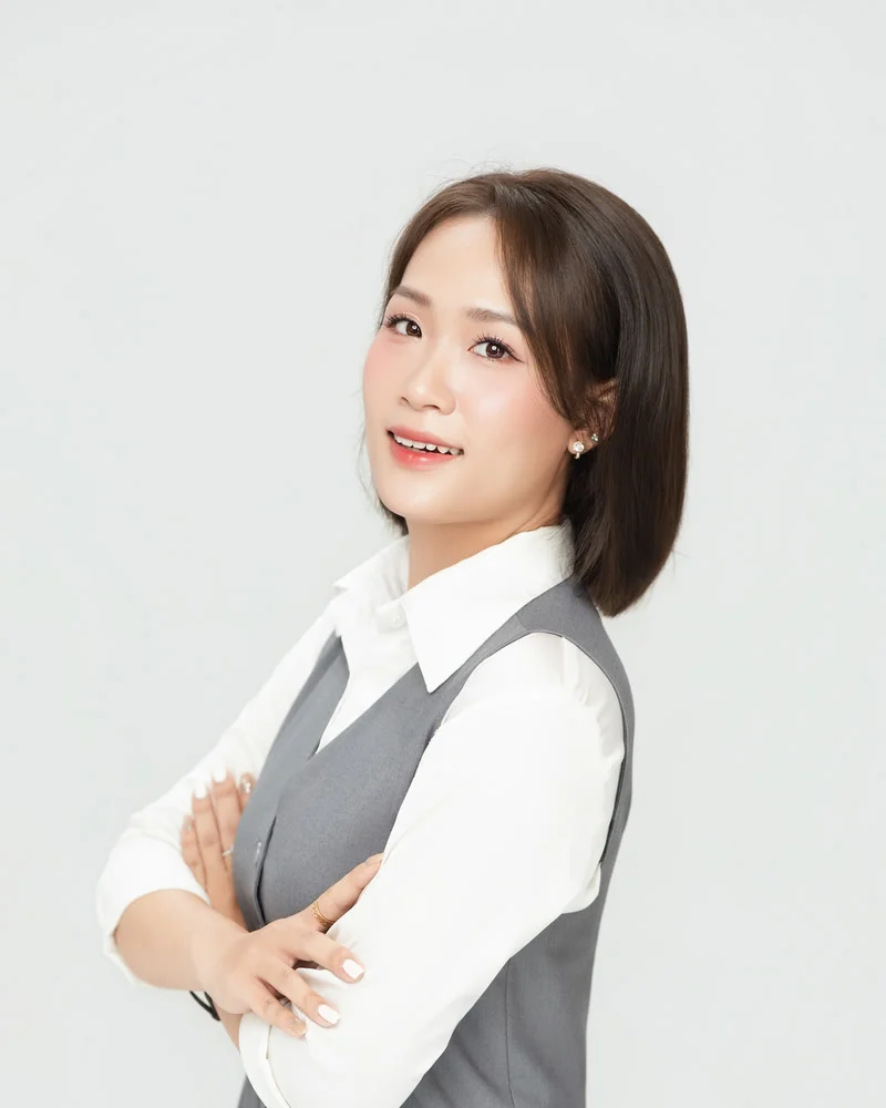 Nguyễn Thị Mỹ Trinh — Senior Instructor & Bridal Makeup Artist